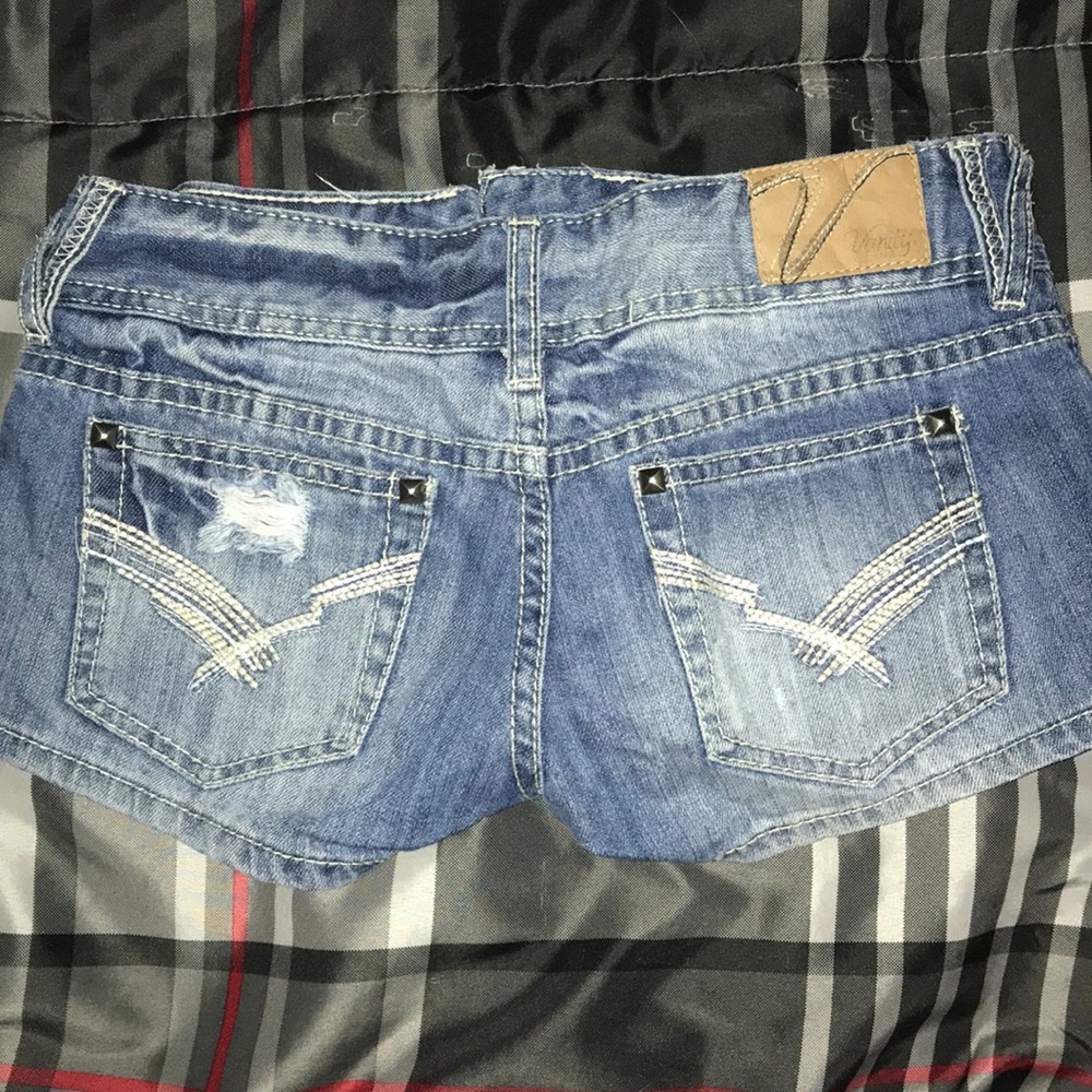 Vanity Shorts - Picture 4 of 5